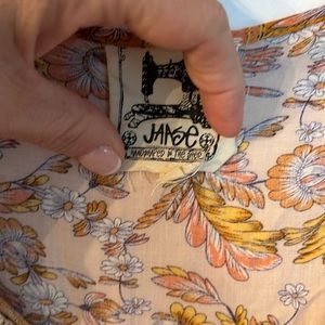 Good and ran flows top with bell sleeve